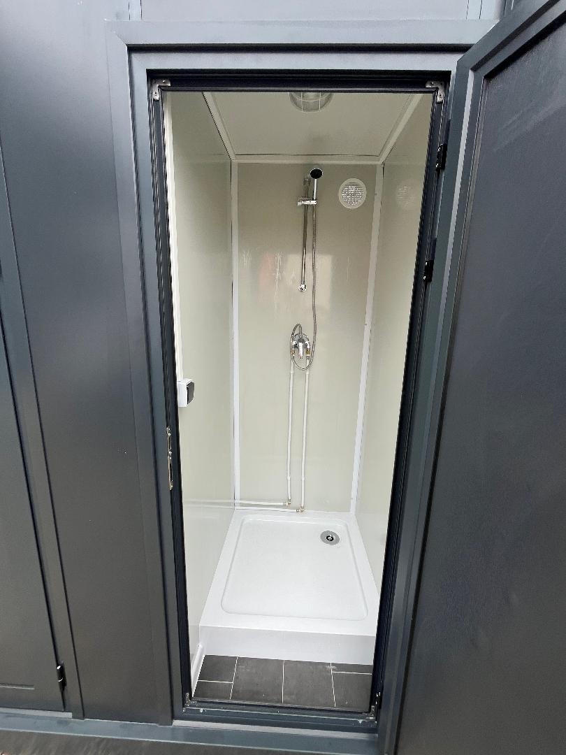 Contenedor sanitario WC + Lavabo + Ducha conectable Gris