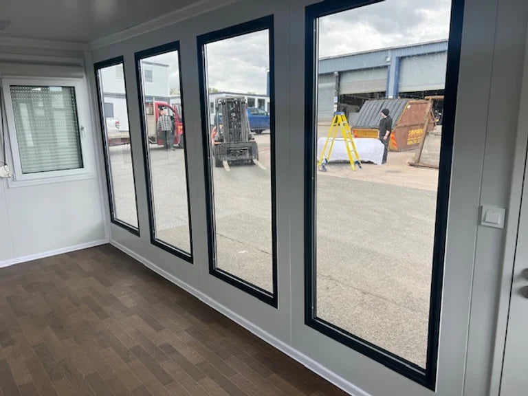 Contenedor Oficina Portátil con Ventanas Panorámicas ( Ref: C3301 )