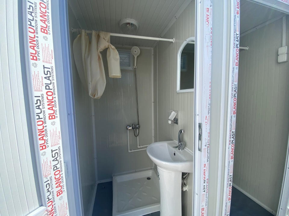 CONTENEDOR SANITARIO 1,30 x 2,05 M CON DUCHA DOBLE