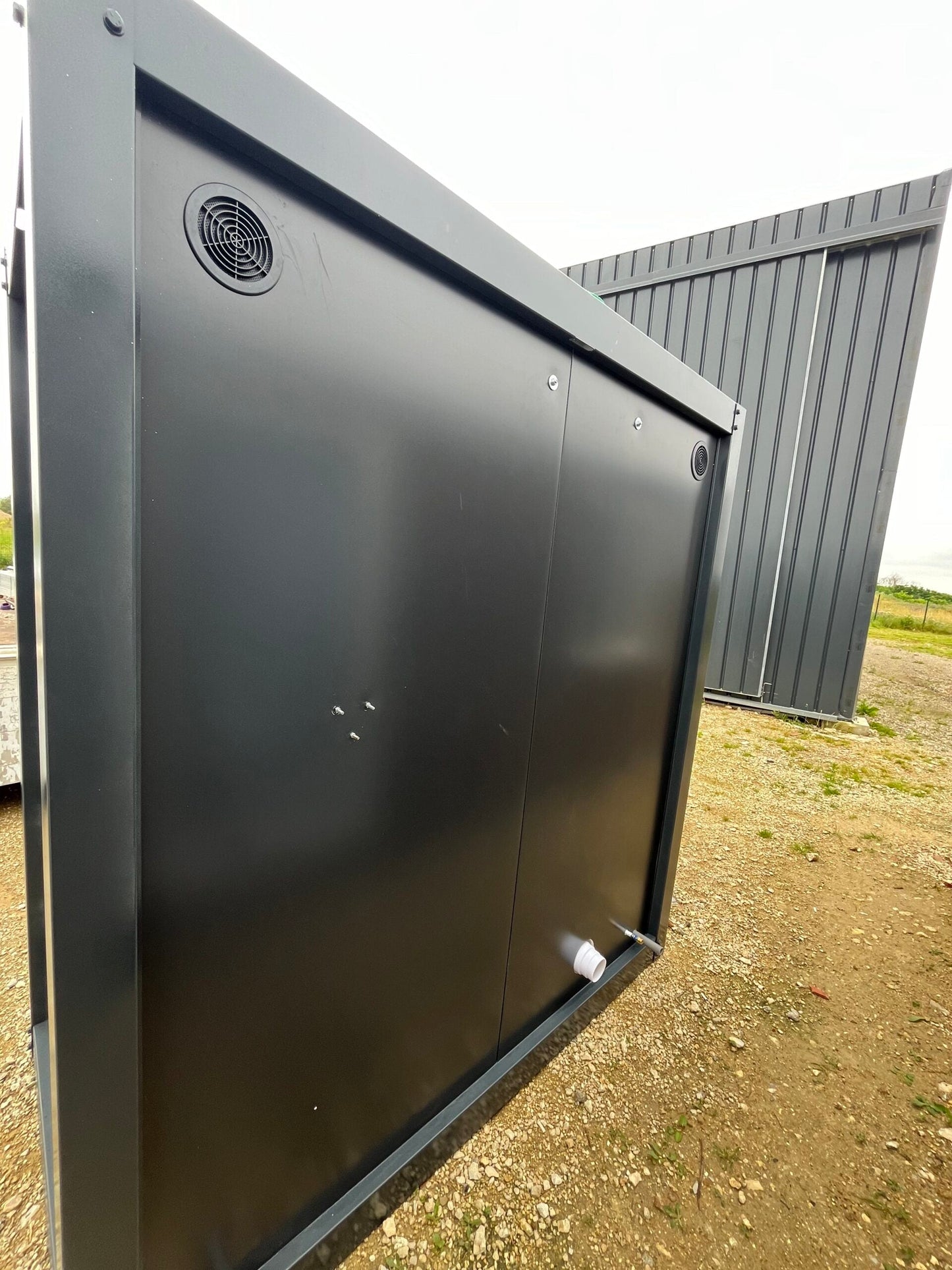 Contenedor sanitario WC + Lavabo + Ducha conectable Gris